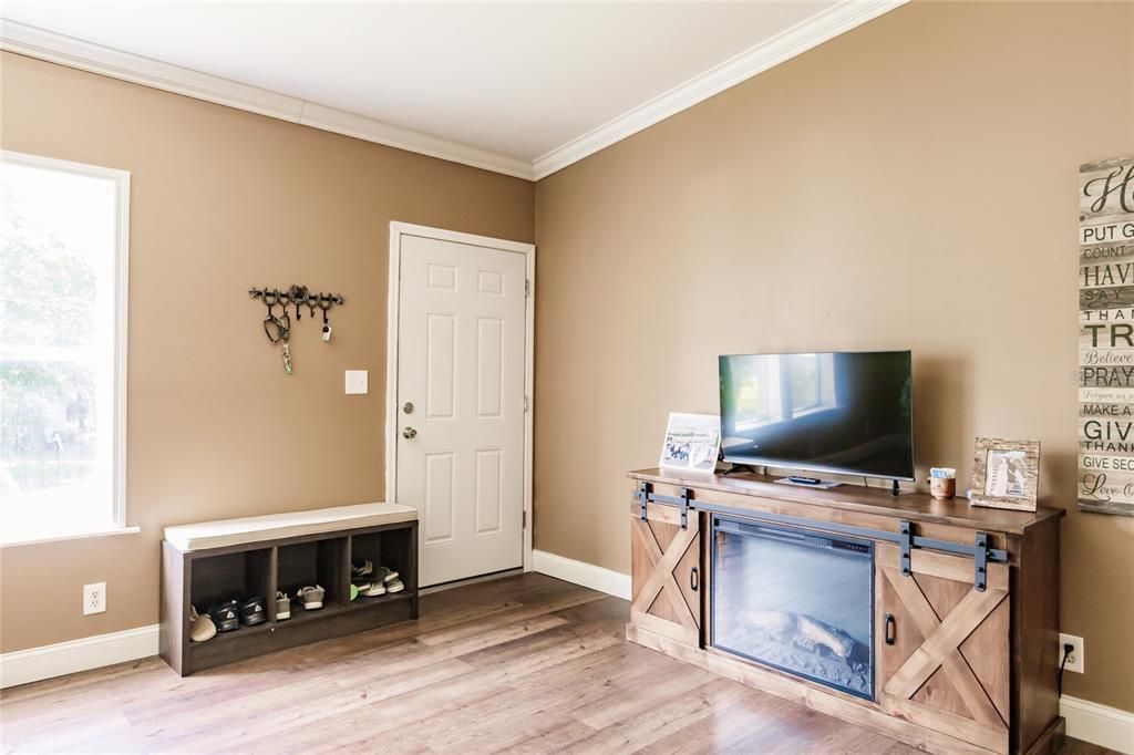 For Sale: $299,900 (3 beds, 2 baths, 1800 Square Feet)