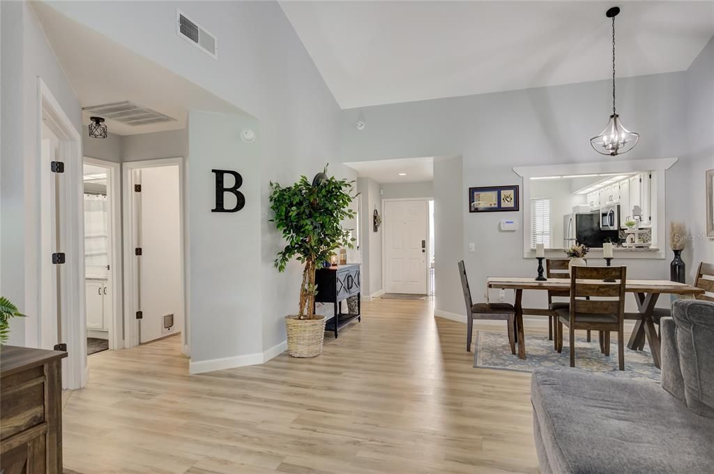 Active With Contract: $325,500 (2 beds, 2 baths, 1110 Square Feet)