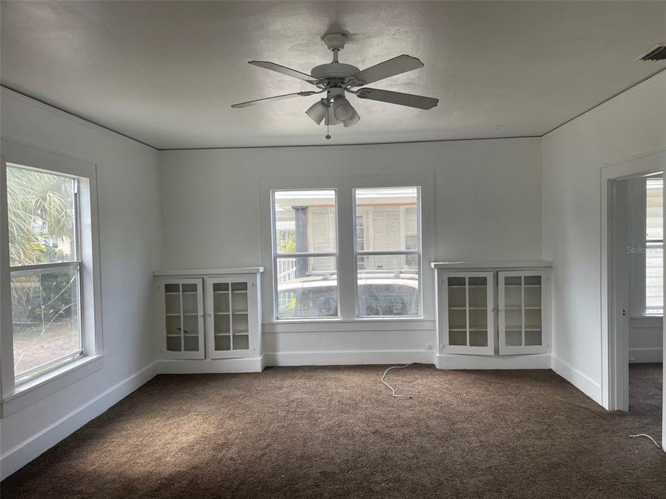 Active With Contract: $2,100 (2 beds, 1 baths, 1480 Square Feet)