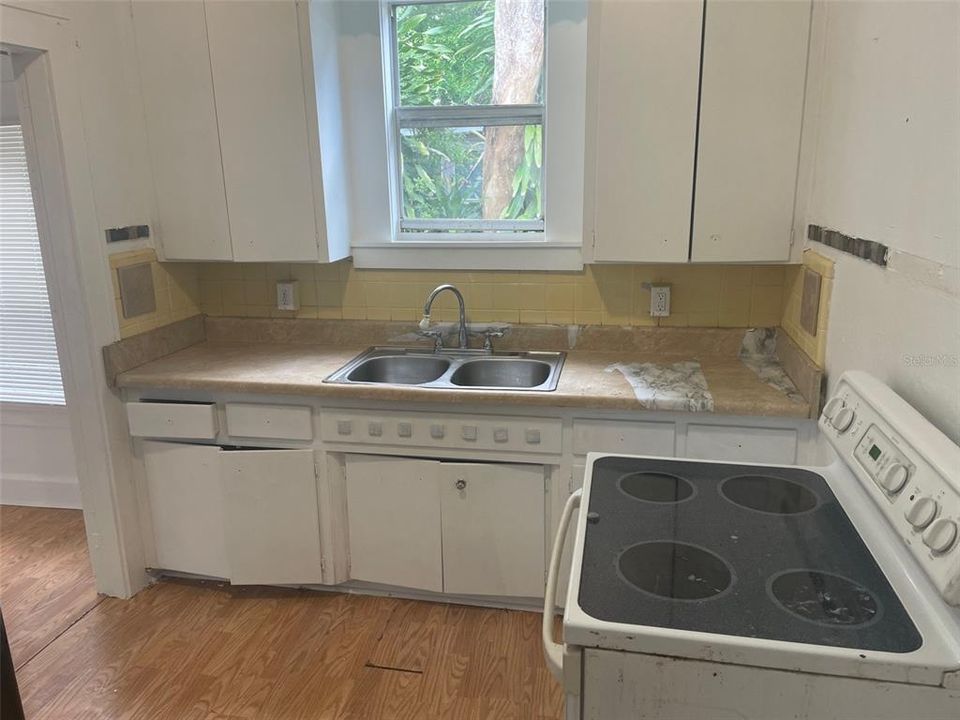 Recently Rented: $2,100 (2 beds, 1 baths, 1480 Square Feet)