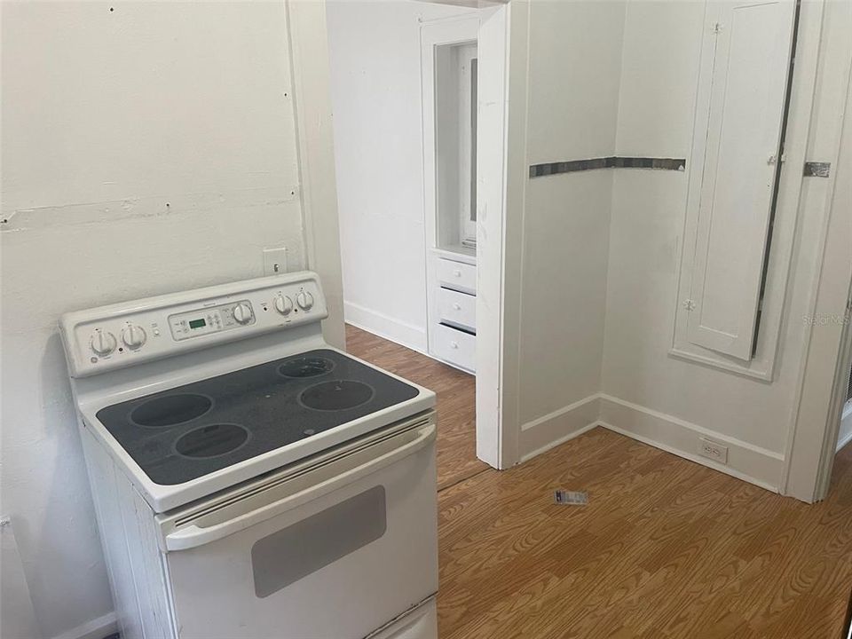 Recently Rented: $2,100 (2 beds, 1 baths, 1480 Square Feet)