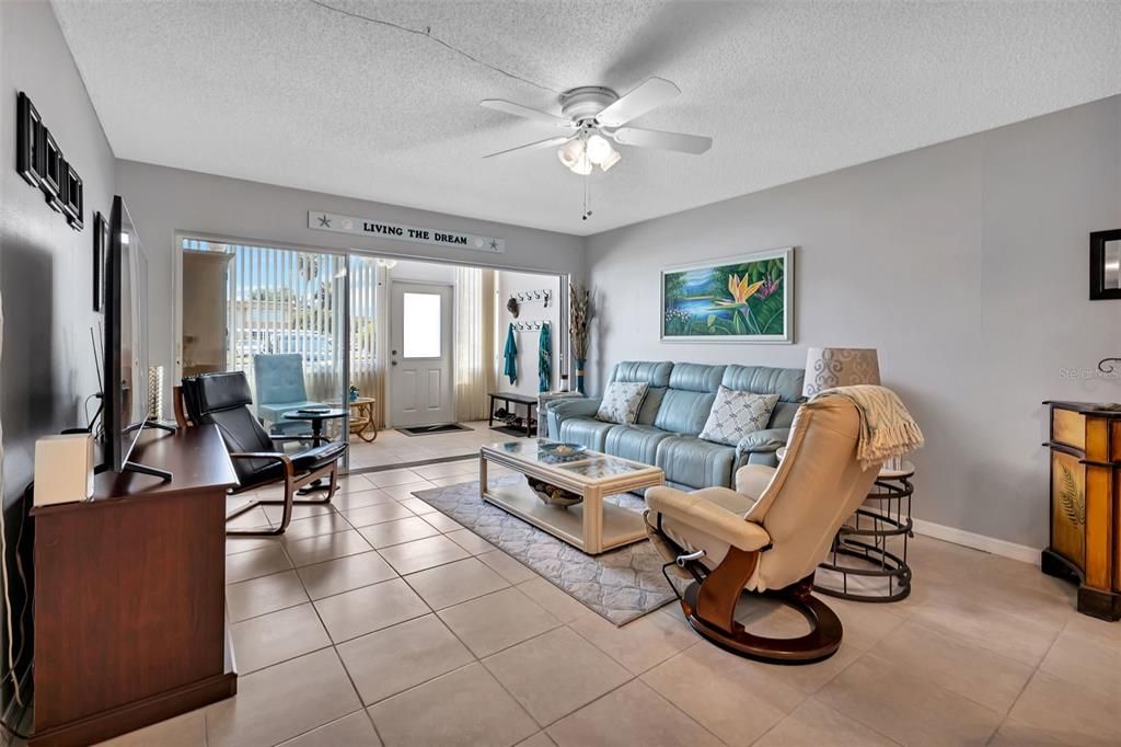 Active With Contract: $140,000 (2 beds, 2 baths, 919 Square Feet)