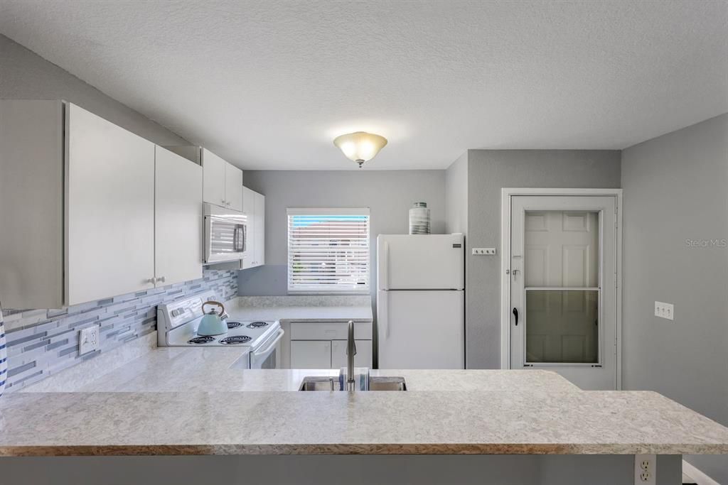 Active With Contract: $189,900 (2 beds, 2 baths, 860 Square Feet)