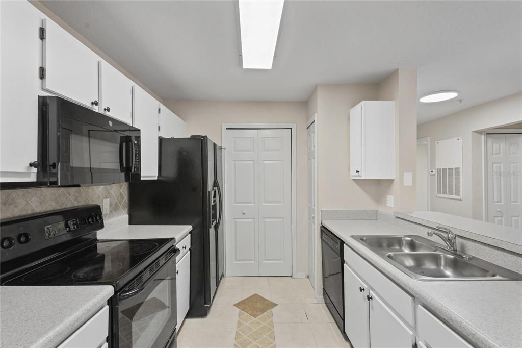 Active With Contract: $298,000 (3 beds, 2 baths, 1232 Square Feet)