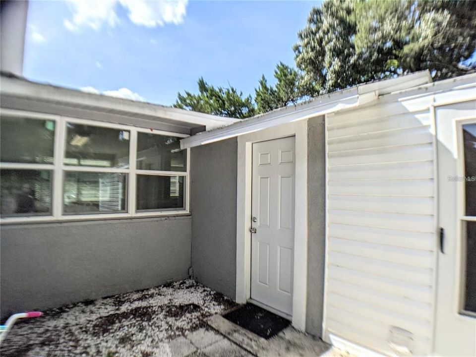 Active With Contract: $1,250 (0 beds, 1 baths, 500 Square Feet)