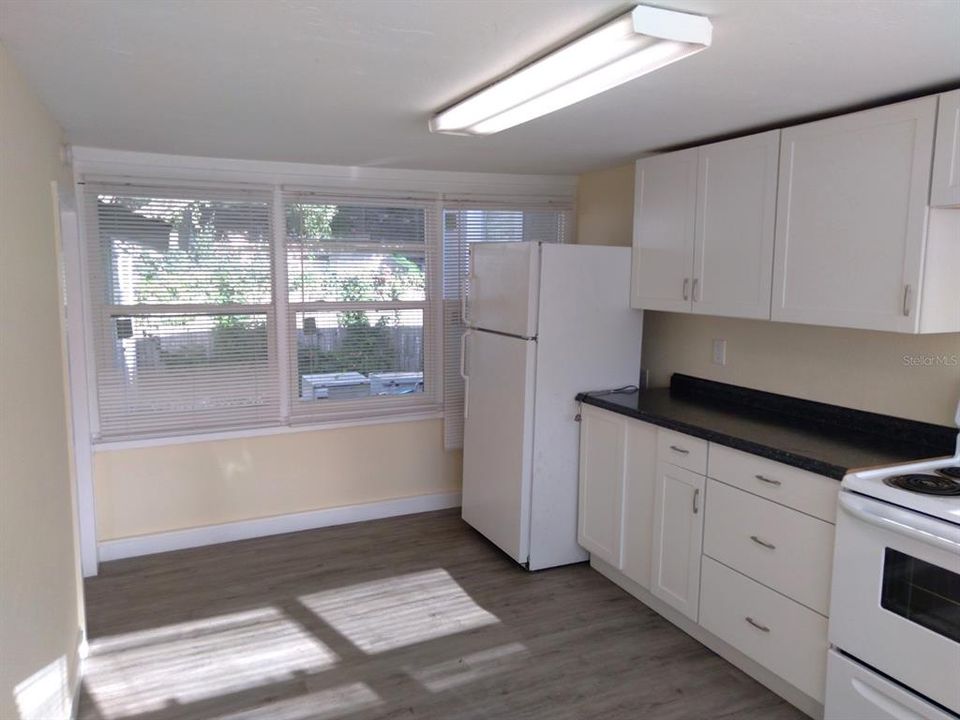 Active With Contract: $1,250 (0 beds, 1 baths, 500 Square Feet)