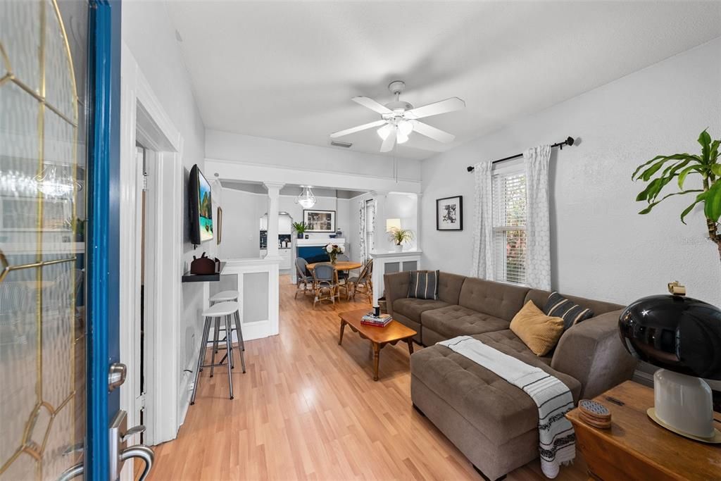 For Sale: $432,500 (3 beds, 2 baths, 1037 Square Feet)