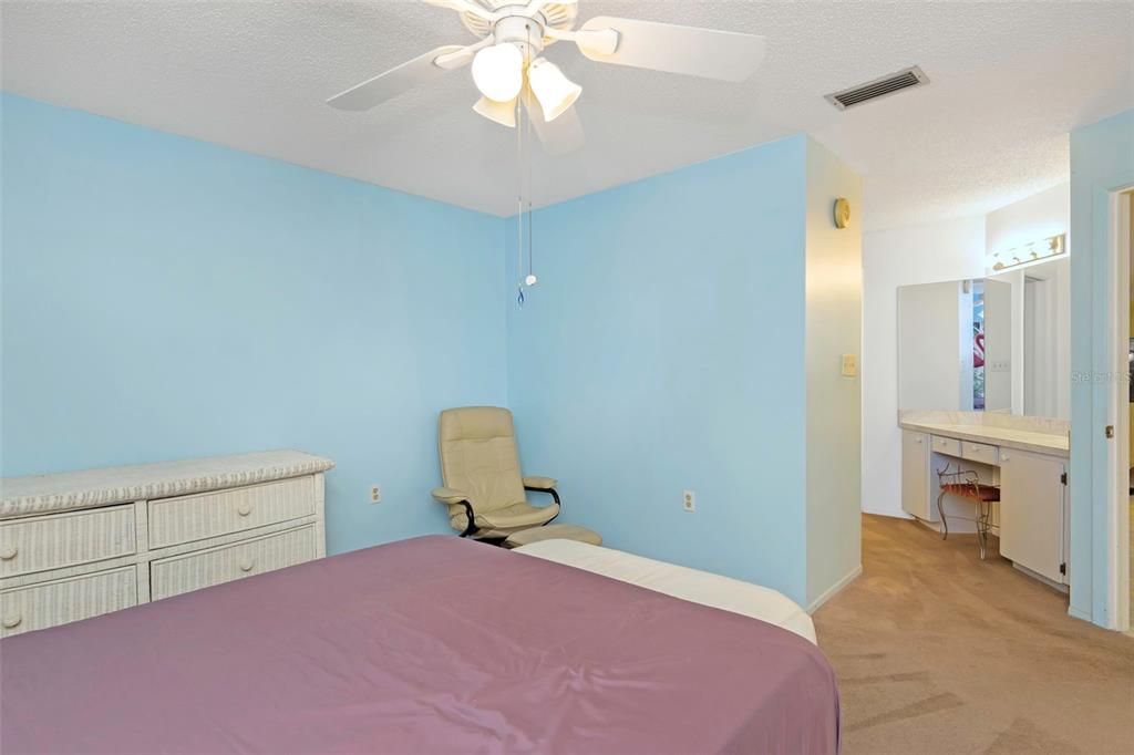 For Sale: $157,000 (2 beds, 2 baths, 1318 Square Feet)