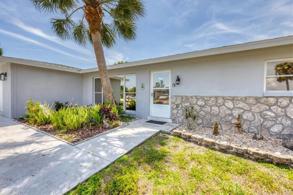 Recently Sold: $355,000 (3 beds, 2 baths, 1871 Square Feet)