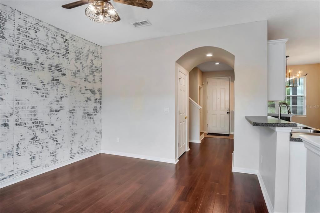 Recently Sold: $350,000 (2 beds, 2 baths, 1222 Square Feet)