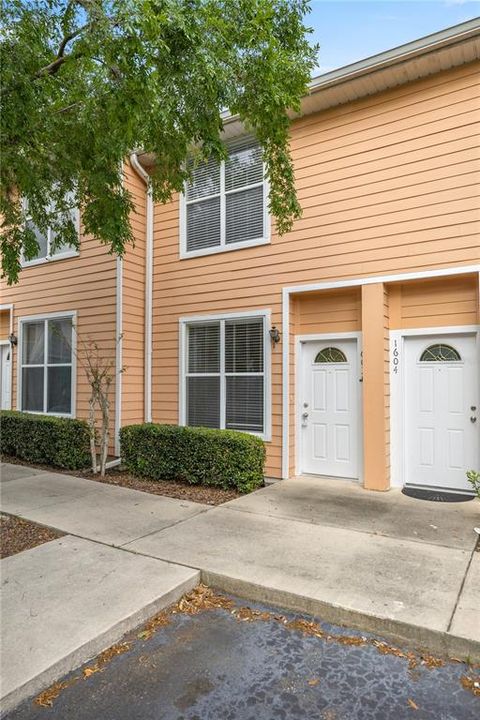 Recently Sold: $199,999 (2 beds, 2 baths, 1176 Square Feet)