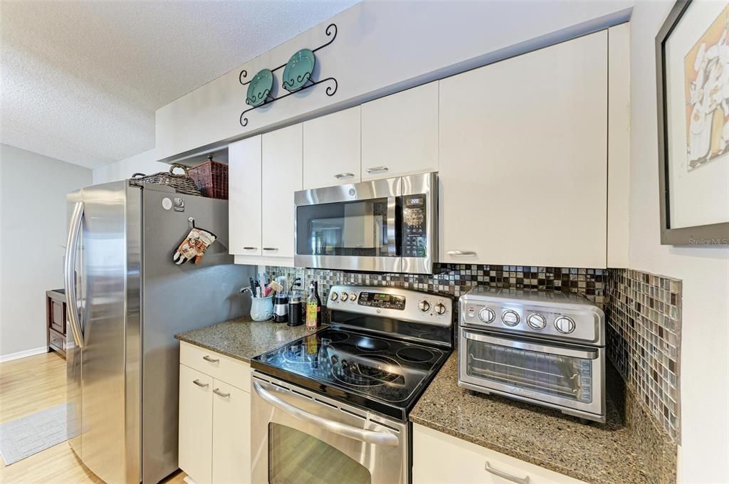 Active With Contract: $349,900 (2 beds, 2 baths, 1438 Square Feet)