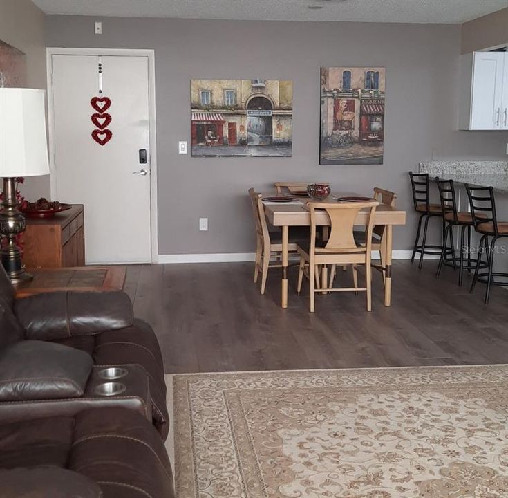 For Sale: $137,500 (2 beds, 2 baths, 1017 Square Feet)
