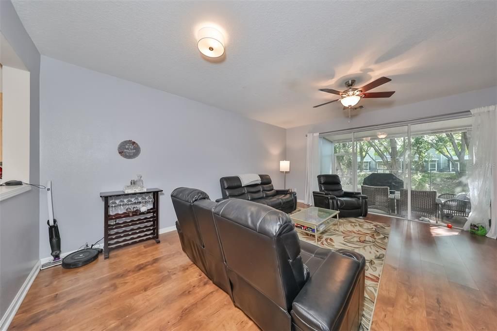 For Sale: $305,000 (3 beds, 2 baths, 1644 Square Feet)