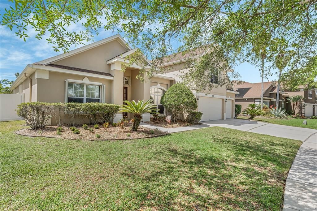 Active With Contract: $725,000 (4 beds, 3 baths, 3104 Square Feet)