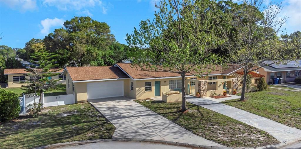 Recently Sold: $450,000 (4 beds, 3 baths, 2537 Square Feet)