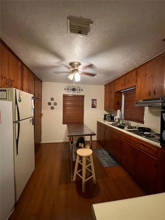 Recently Rented: $1,700 (3 beds, 2 baths, 1392 Square Feet)