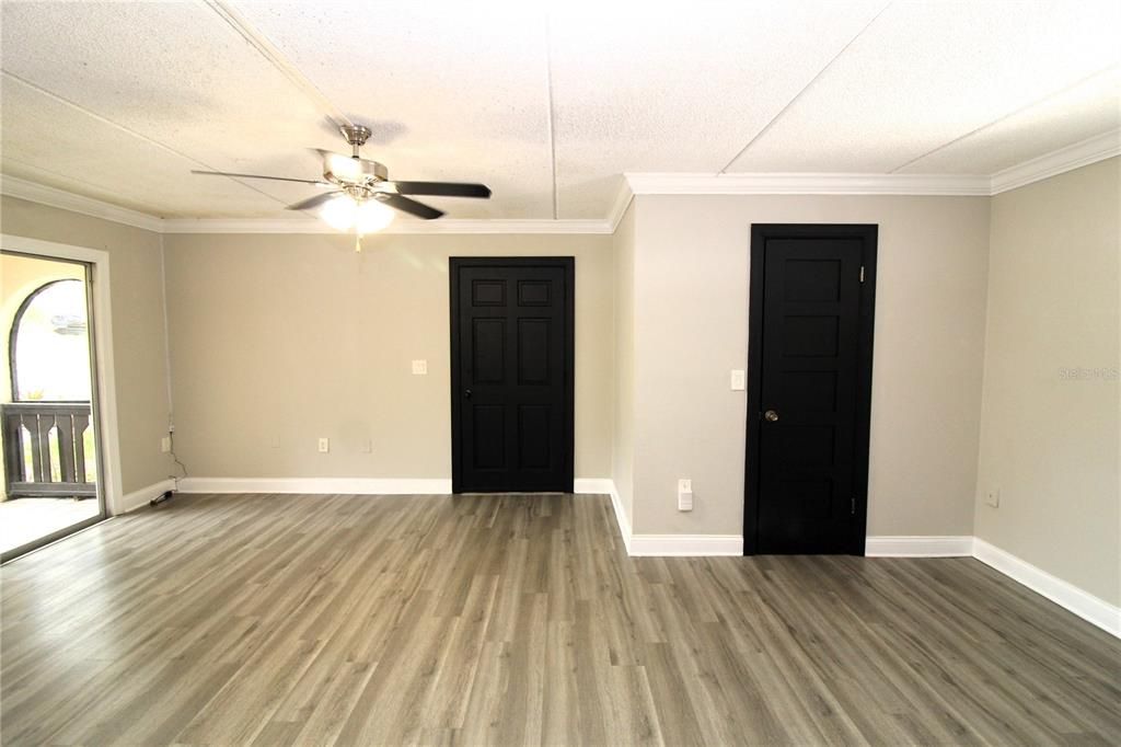 For Sale: $179,000 (1 beds, 1 baths, 710 Square Feet)