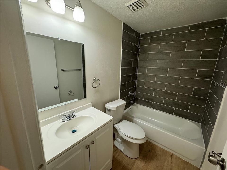 For Sale: $204,900 (3 beds, 1 baths, 1225 Square Feet)