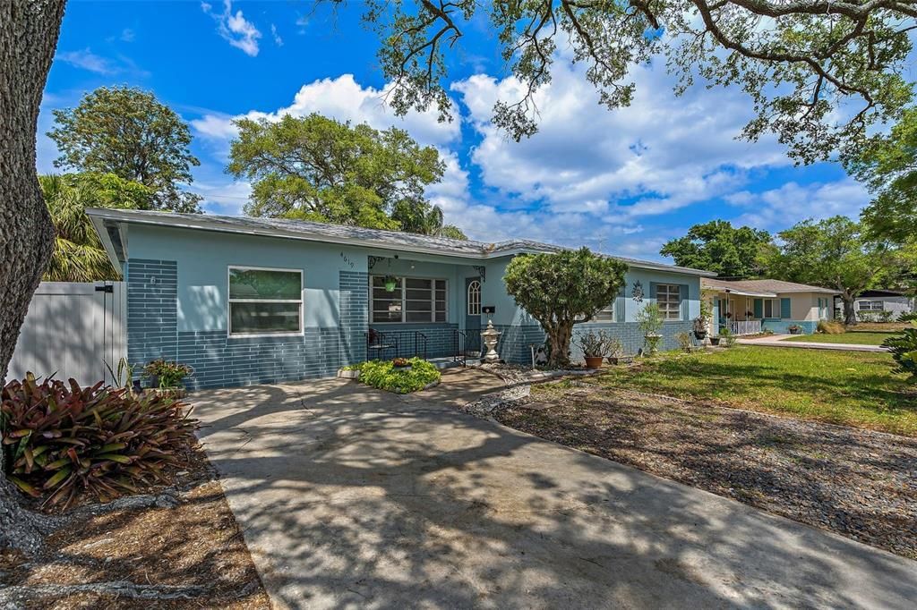 Active With Contract: $449,900 (3 beds, 2 baths, 1415 Square Feet)