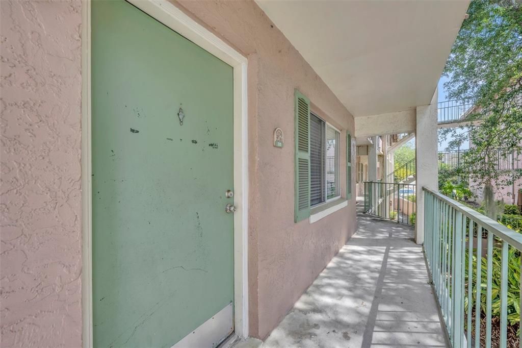 Active With Contract: $125,000 (2 beds, 2 baths, 992 Square Feet)
