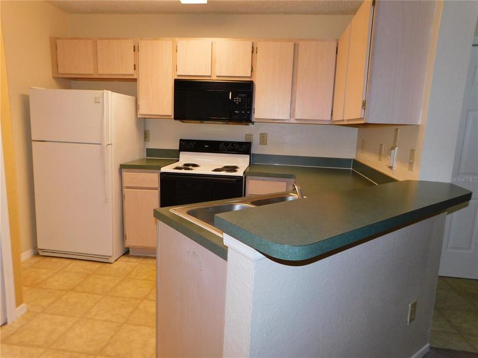 For Rent: $1,300 (1 beds, 1 baths, 600 Square Feet)