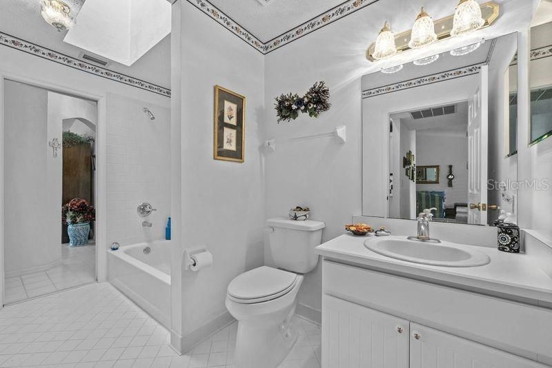 最近售出: $339,000 (3 贝兹, 2 浴室, 1898 平方英尺)