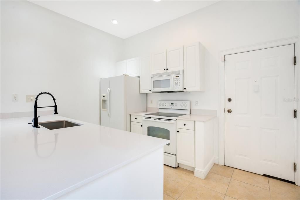Recently Rented: $1,700 (0 beds, 1 baths, 624 Square Feet)