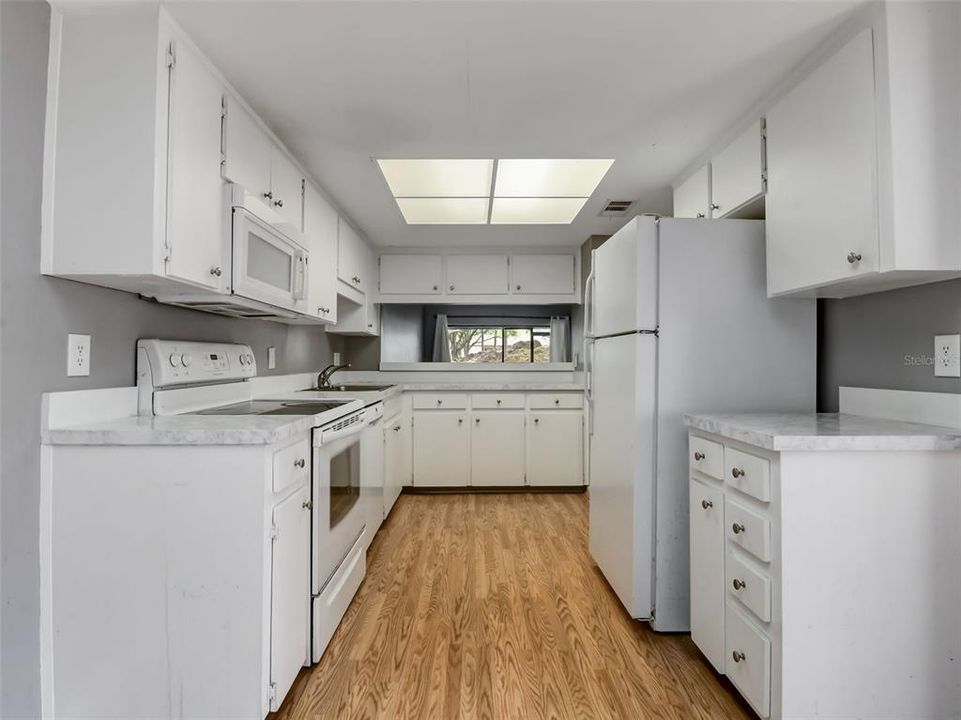 For Sale: $275,000 (2 beds, 2 baths, 1179 Square Feet)