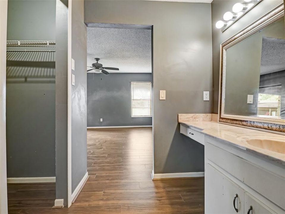 For Sale: $275,000 (2 beds, 2 baths, 1179 Square Feet)