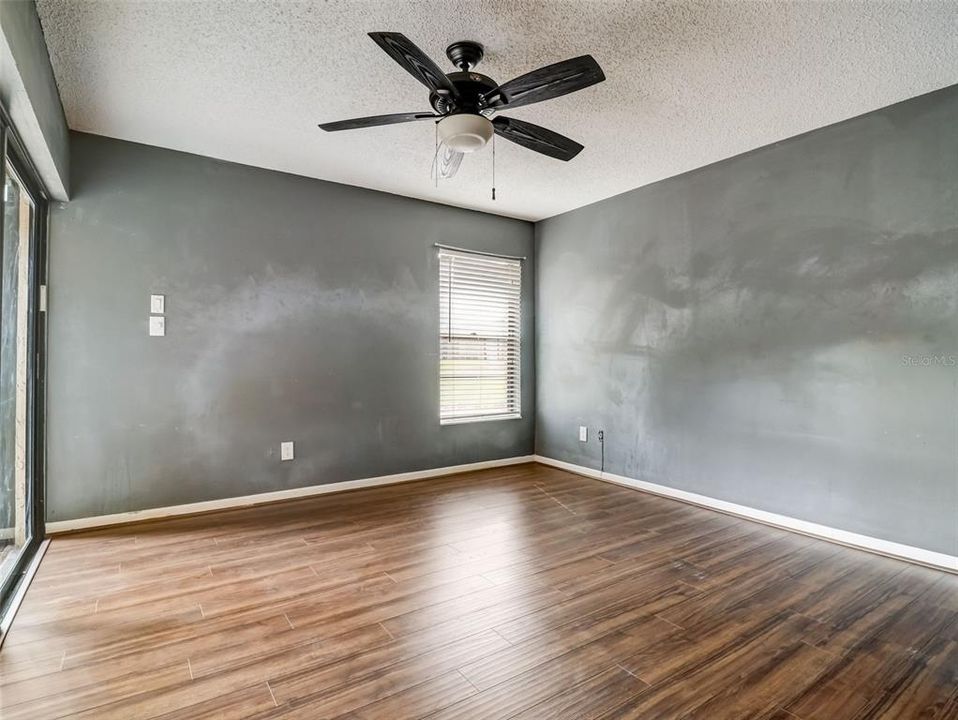 For Sale: $279,900 (2 beds, 2 baths, 1179 Square Feet)