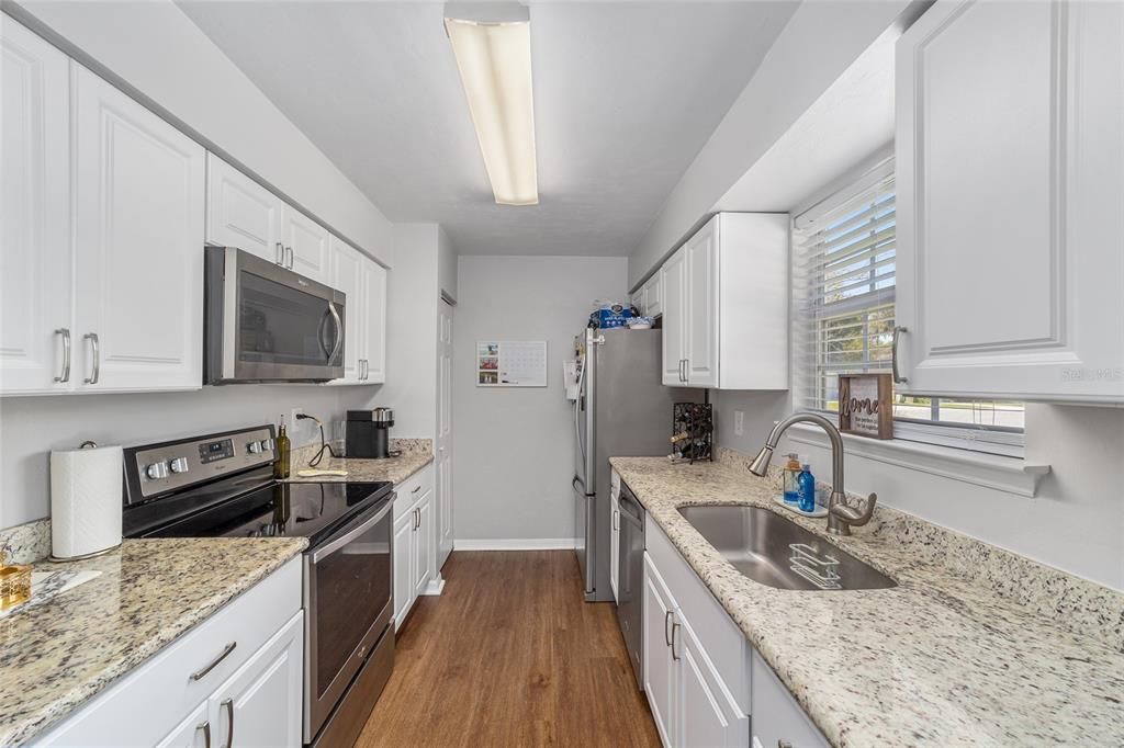 Active With Contract: $299,900 (3 beds, 2 baths, 1318 Square Feet)