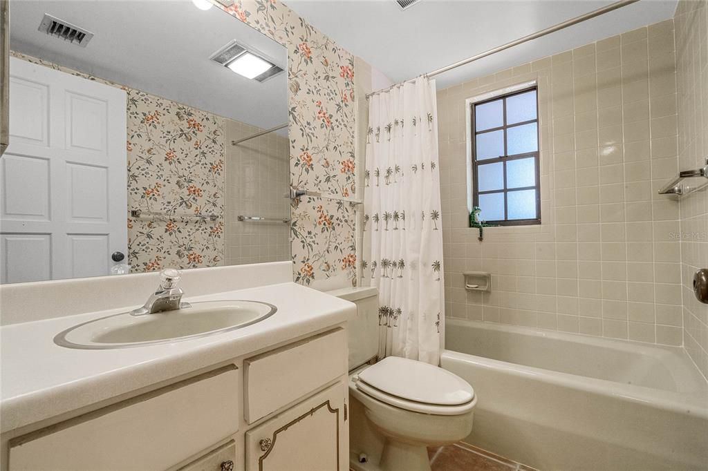 待售: $825,000 (2 贝兹, 2 浴室, 1351 平方英尺)