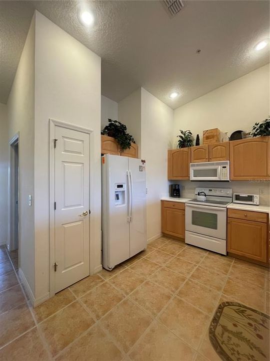 For Rent: $2,500 (3 beds, 2 baths, 1377 Square Feet)