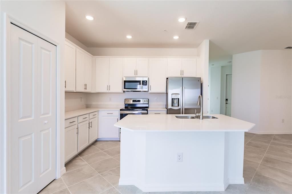 For Sale: $379,900 (3 beds, 2 baths, 1301 Square Feet)