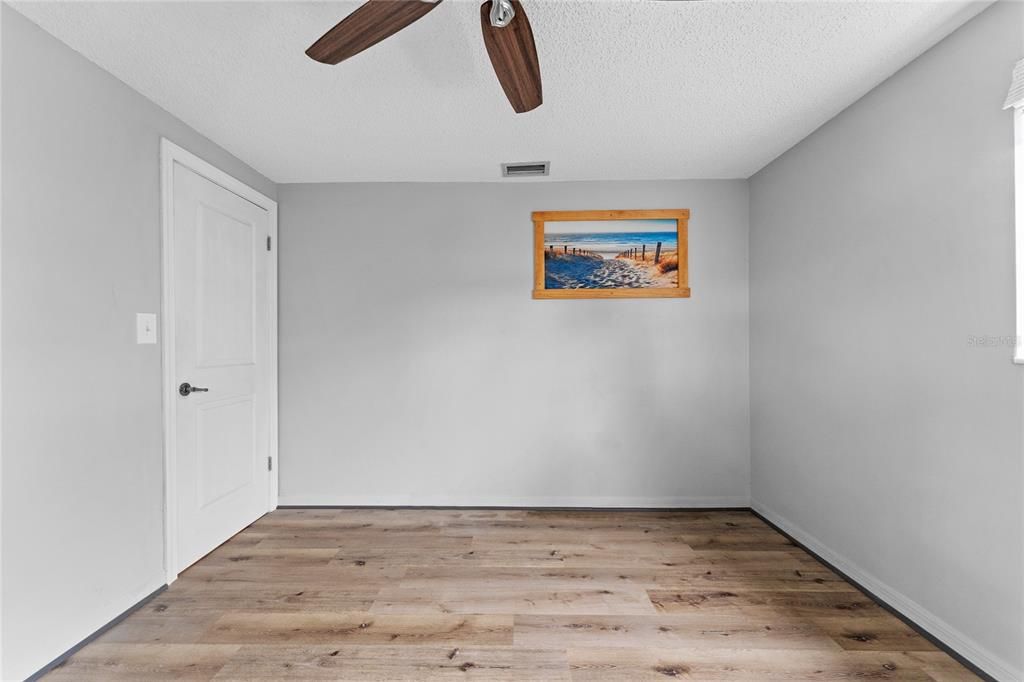 Active With Contract: $220,000 (2 beds, 1 baths, 1045 Square Feet)