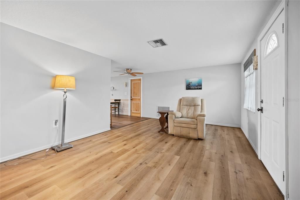 Active With Contract: $220,000 (2 beds, 1 baths, 1045 Square Feet)