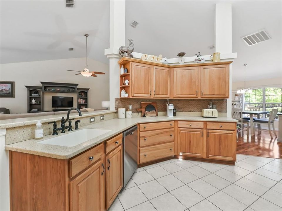 For Sale: $889,900 (4 beds, 2 baths, 2851 Square Feet)