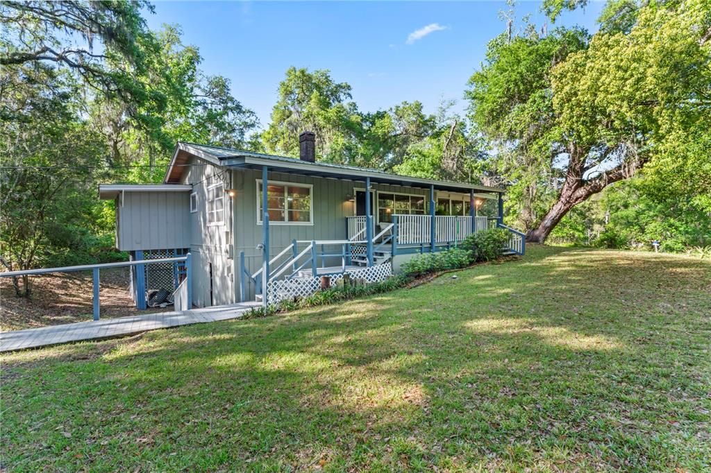 Recently Sold: $299,000 (2 beds, 2 baths, 995 Square Feet)
