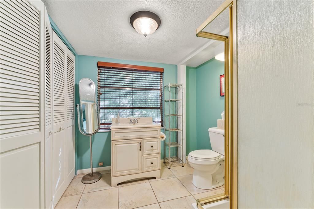 最近售出: $299,000 (2 贝兹, 2 浴室, 995 平方英尺)