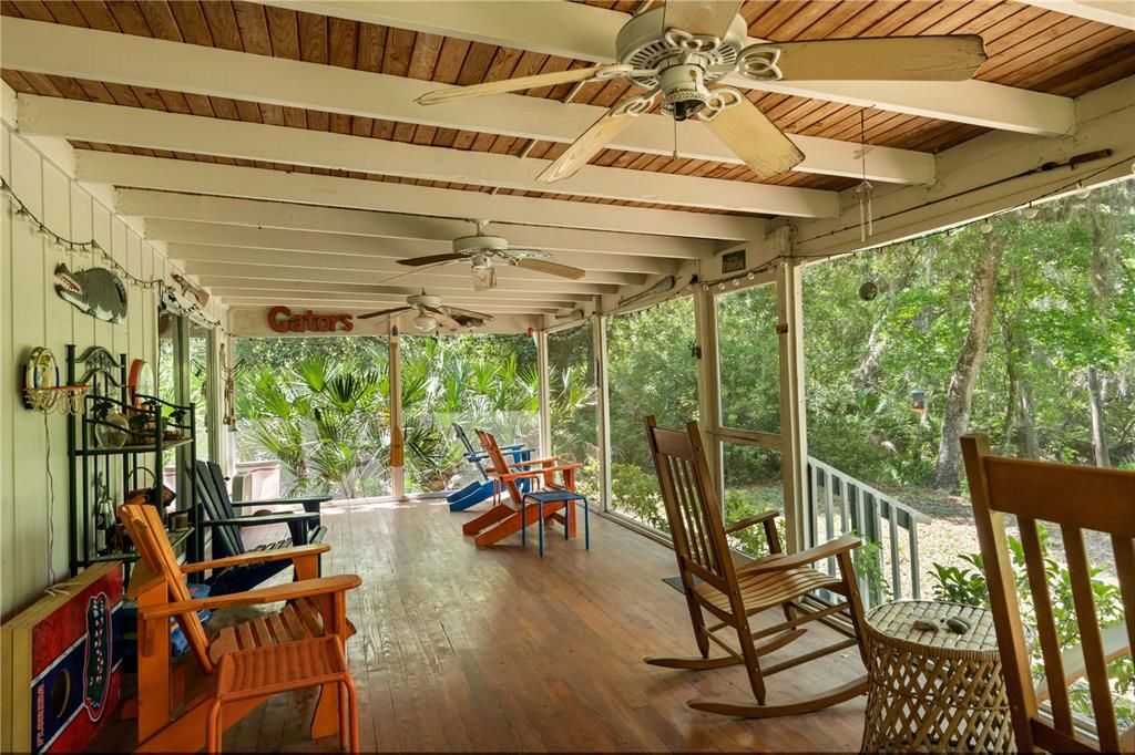 12x30 Screened porch overlooking the picturesque Withlacoochee River