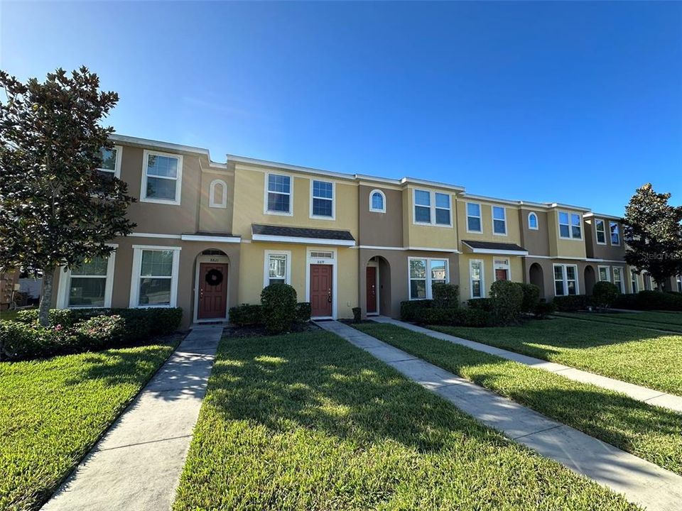 Active With Contract: $1,800 (2 beds, 2 baths, 1120 Square Feet)