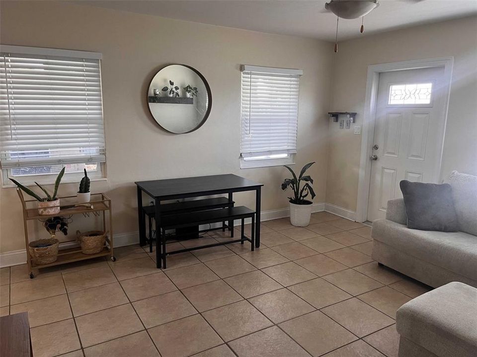 For Sale: $369,000 (2 beds, 1 baths, 790 Square Feet)