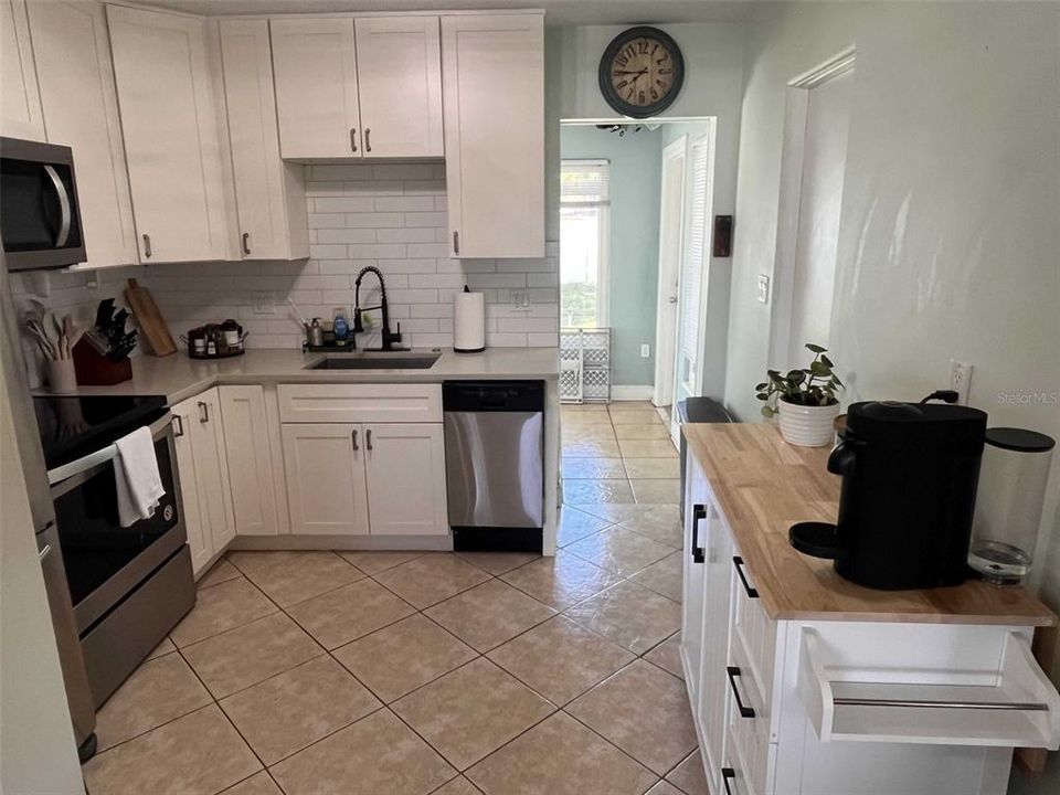 For Sale: $369,000 (2 beds, 1 baths, 790 Square Feet)
