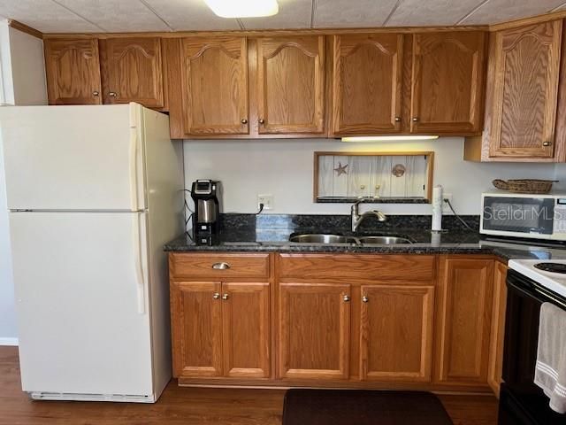 For Sale: $155,000 (2 beds, 2 baths, 673 Square Feet)