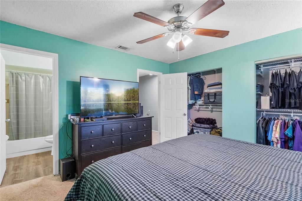 Active With Contract: $229,900 (2 beds, 2 baths, 1128 Square Feet)