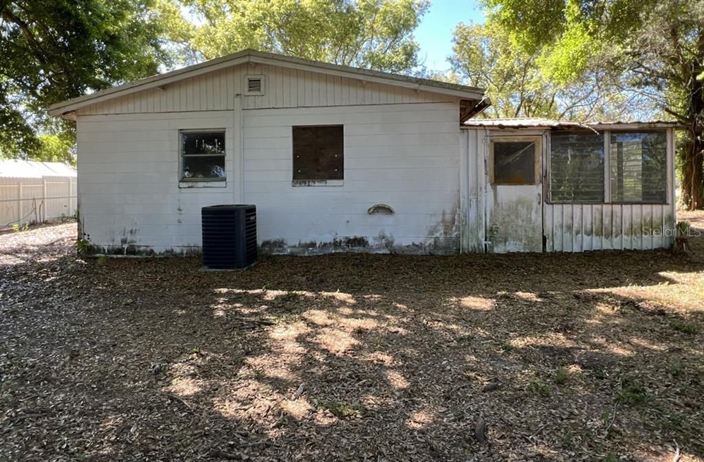 Recently Sold: $146,500 (3 beds, 1 baths, 864 Square Feet)
