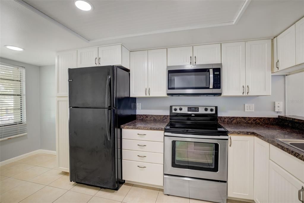 For Sale: $214,000 (2 beds, 2 baths, 865 Square Feet)
