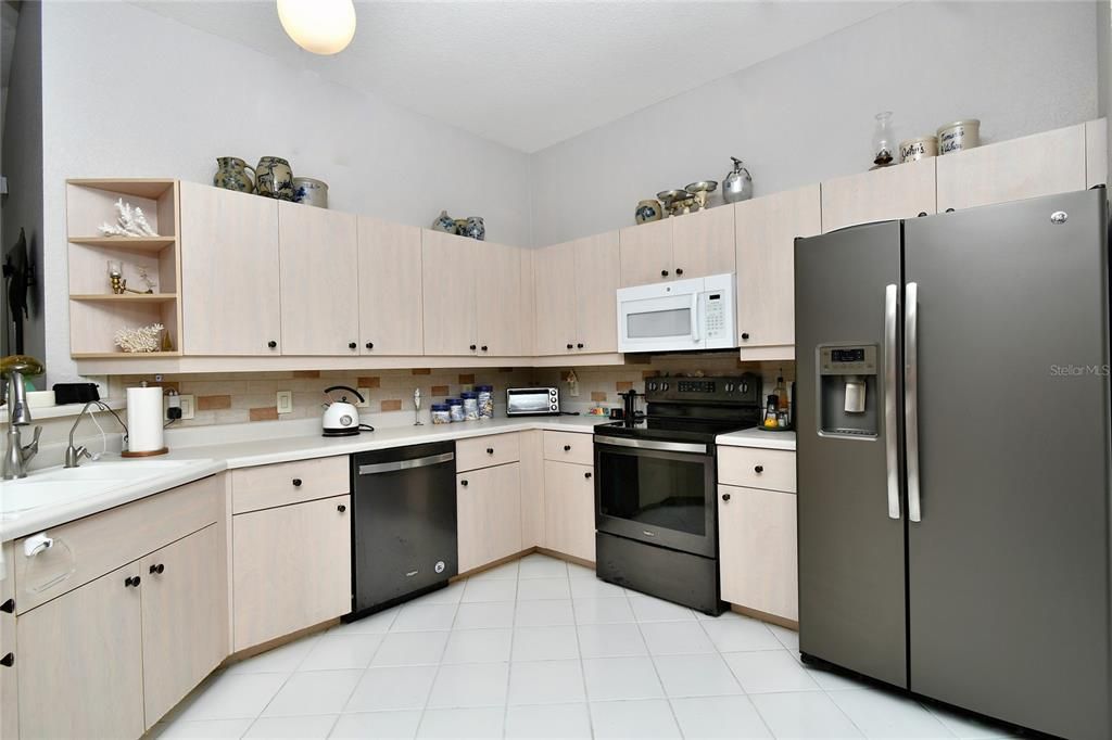 For Sale: $312,000 (2 beds, 2 baths, 1162 Square Feet)