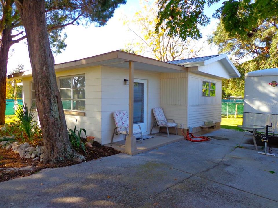 For Sale: $179,000 (2 beds, 1 baths, 824 Square Feet)